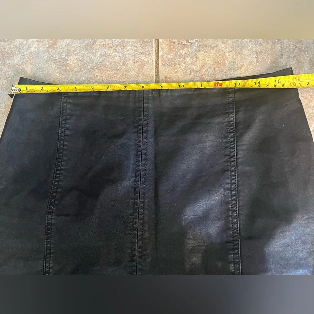 (EUC) Free People Modern Femme Faux Leather Mini Skirt- black Sz 10